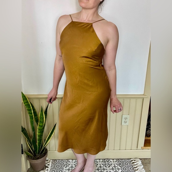 Massimo Dutti Burnt Yellow/Rust Crinkle Satin Halter Dress Open Back Sz 6 - Picture 2 of 9